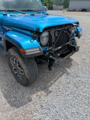 2024 Jeep Wrangler 4-Door Sahara 4x4 - Primary Damage Right Image
